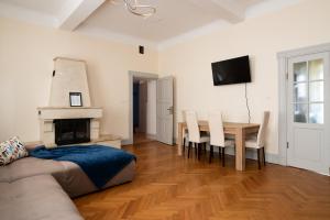 Kings City - Central Apartment