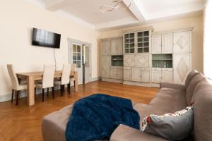 Kings City - Central Apartment