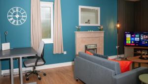 Whole 2-Bed, 2-Bath Apartment - Professionals, Contractors, Free Parking, ULEZ Free, Bham City - 10mins