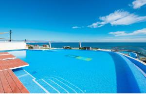 Infinity View luxury beachfront apartment pool&jacuzzi