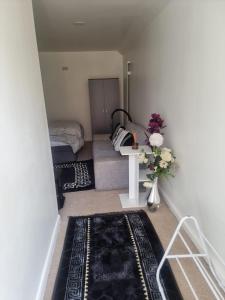 COZY DOUBLE Bedroom STUDIO With WIFI & PARKING Waltham Cross