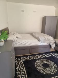 COZY DOUBLE Bedroom STUDIO With WIFI & PARKING Waltham Cross