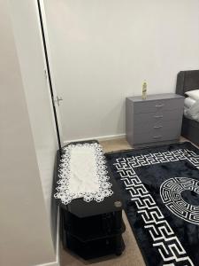COZY DOUBLE Bedroom STUDIO With WIFI & PARKING Waltham Cross