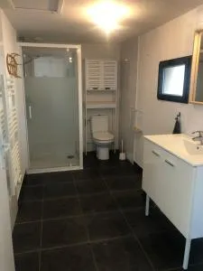 Agréable maison à Arès plein centre mais au calme et à cinq minutes à pied de la plage - 阿雷斯