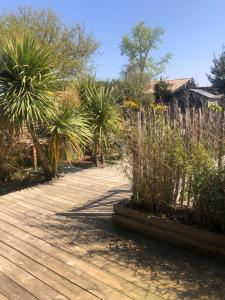 Agréable maison à Arès plein centre mais au calme et à cinq minutes à pied de la plage