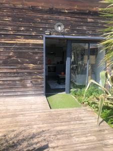 Maisons de vacances Agreable maison a Ares plein centre mais au calme et a cinq minutes a pied de la plage : photos des chambres