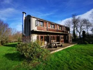 Maison atypique 150m2, au calme et mer à proximité - Brigneau