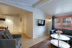 Cozy apartment with pool