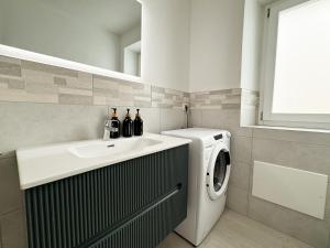Appartamento con 2 Camere da Letto, Balcone e Terrazza