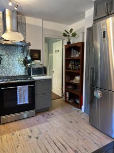 cozy retreat in upscale Green Hills in west Nashville