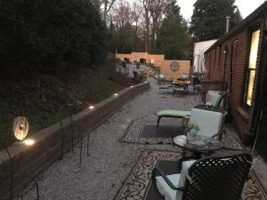 cozy retreat in upscale Green Hills in west Nashville