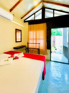 The Wave Rooms & Hostel