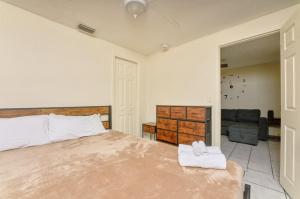 3 bedrooms 1 bathroom Entire Beach Side House