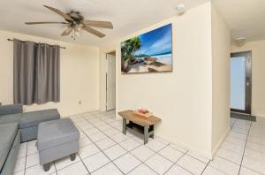 3 bedrooms 1 bathroom Entire Beach Side House