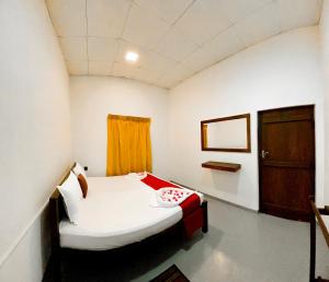 The Wave Rooms & Hostel
