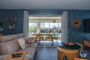 Villas Villa moderne avec piscine dans village calme : photos des chambres