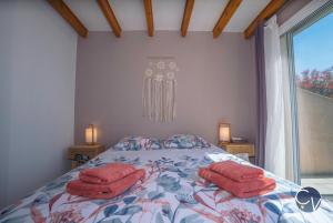 Villas Villa moderne avec piscine dans village calme : photos des chambres