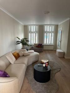 Beautiful entire house in the center