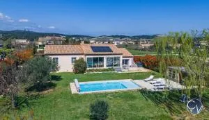 Villa moderne avec piscine dans village calme - Vénéjan