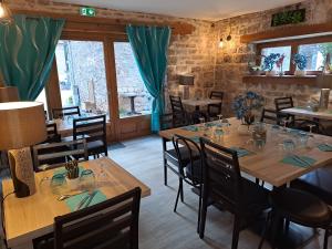 Hotels Logis Hotel restaurant Auberge de la Cascade : photos des chambres