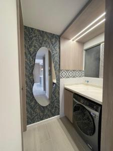 Open Floor Chic Interior Design Pool Full Kitchen