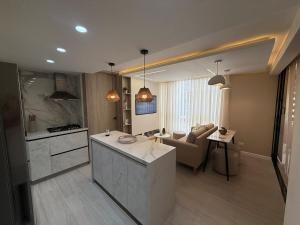 Open Floor Chic Interior Design Pool Full Kitchen