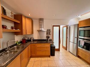 Stylish 3-Bedroom Detached Home in Cambridge