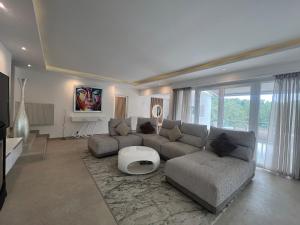 Villas Beautiful 4 bedroom villa with pool, jacuzzi : photos des chambres