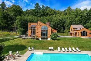 Amazing Estate on 100 Acres with Swimming Pool and 10 BRs - Newfane