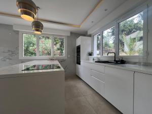 Villas Beautiful 4 bedroom villa with pool, jacuzzi : photos des chambres