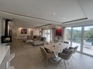 Villas Beautiful 4 bedroom villa with pool, jacuzzi : photos des chambres