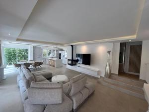 Villas Beautiful 4 bedroom villa with pool, jacuzzi : photos des chambres