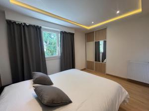 Villas Beautiful 4 bedroom villa with pool, jacuzzi : photos des chambres