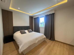 Villas Beautiful 4 bedroom villa with pool, jacuzzi : photos des chambres