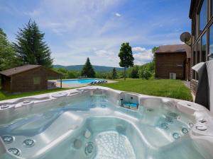 Amazing Estate on 100 Acres with Swimming Pool and 10 BRs