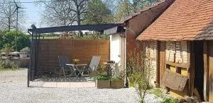 Joli studio à la ferme avec patio couvert - Devrouze