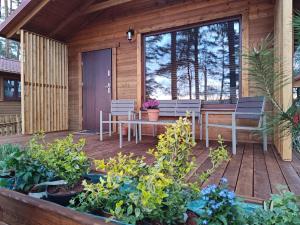 Zakątek Wdzydze -domek nr 7 w pierwszej linii od jeziora