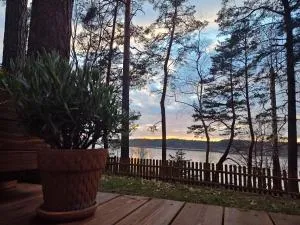 Zakątek Wdzydze -domek nr 7 w pierwszej linii od jeziora - 韦茨泽基斯韦斯基