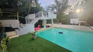 Romantic Nature Loft with Breakfast Near Underground River, Perfect Stop Between Puerto and El Nido