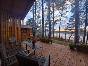 Zakątek Wdzydze -domek nr 7 w pierwszej linii od jeziora