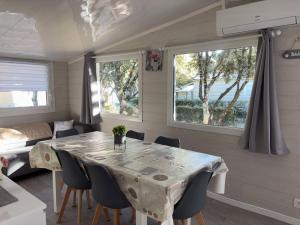 Campings Mobil-home sud ardeche 6 personnes avec clim : photos des chambres