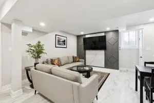 Baker Hill Executive Suite 2 Br Basement Apartment with Full Kitchen and Bath - Uxbridge