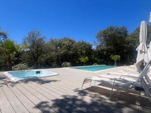 Villas Beautiful 4 bedroom villa with pool, jacuzzi : photos des chambres