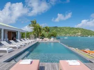 Waterfront, heated pool & fully AC - Anse Marcel 