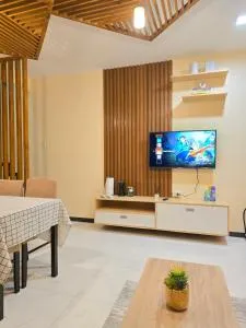 Fully-Furnished Compostela House with Carpark, WiFi, Netflix - Catmon