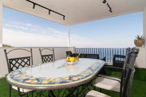 The Phoenix - Modern Breathtaking Sea View Apartment with 2 Terraces, 2 Balconies, small private garden and private parking