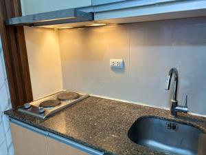 Cozy Studio near BGC Super Fast Wi-Fi