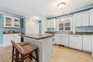 Condo with Panoramic views on Clam Lake