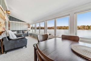 Condo with Panoramic views on Clam Lake