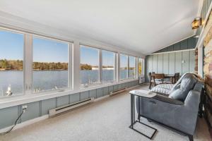 Condo with Panoramic views on Clam Lake
